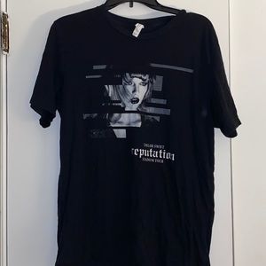 Taylor Swift reputation Stadium Tour Tee